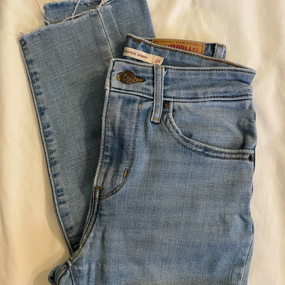 Levi’s 721 High Rise Skinny - Size 25 - Light Wash
